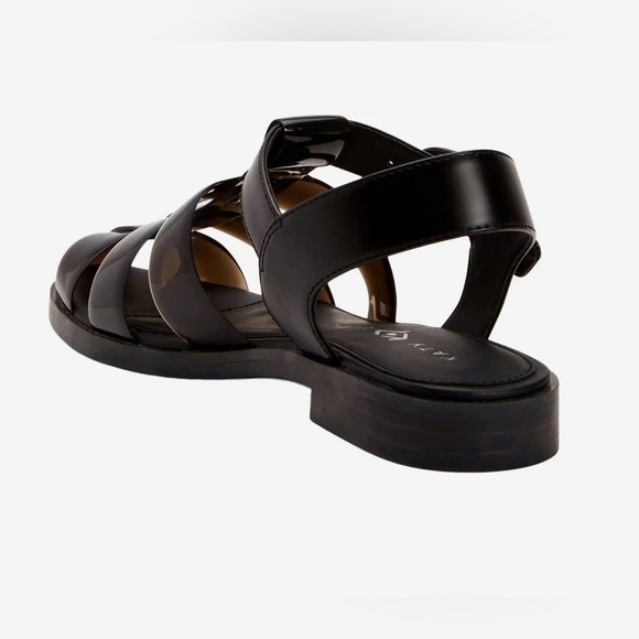 Katy Perry

The Geli Fisherman - Picture 4 of 8